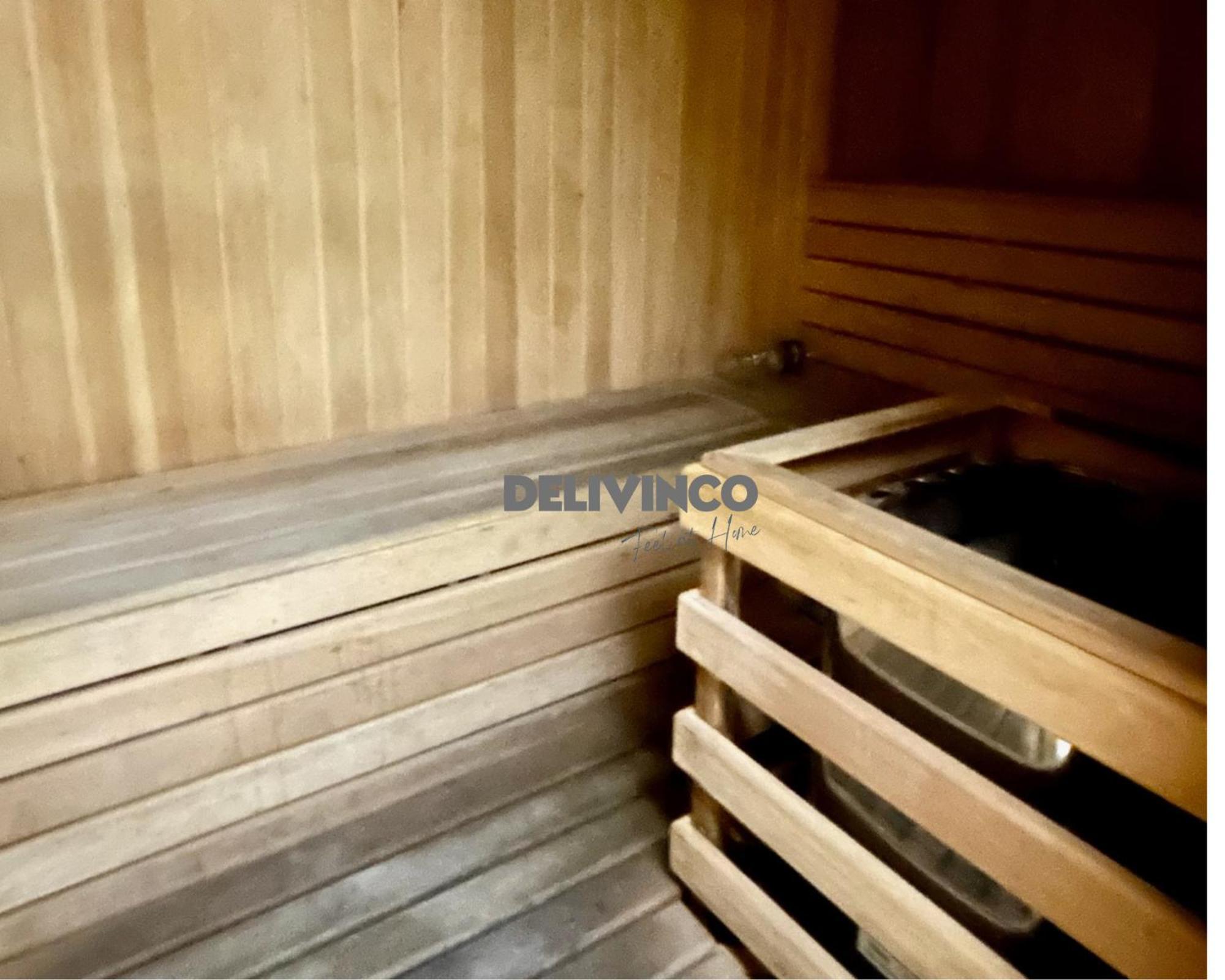 The Luxe - Balcony At 42 Floor - Klcc View - 3 Pax